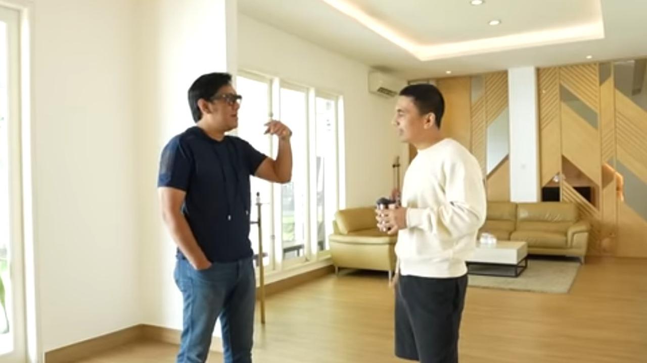 Andre Taulany Melongo Melihat Kantor Komika Raditya Dika Sejuk dan Nyaman, di Dalamnya Ada Kolam Renang
