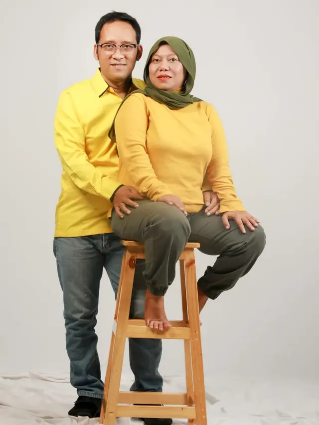 Nurul Hakim bersama istrinya Djainab Nathalia Saroh.