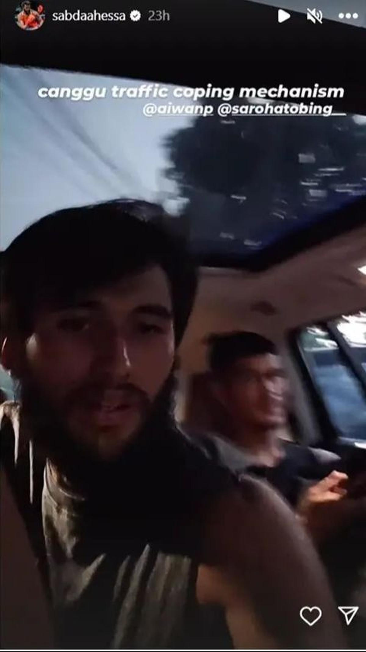 Setelah dikabarkan berpisah dari Wulan Guritno, dia memilih untuk membiarkan jenggotnya tumbuh lebat.