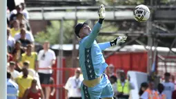 Dean Henderson sendiri merupakan jebolan akademi Setan Merah dan baru tampil di tim utama pada Liga Inggris 2020/2021. Musim lalu, ia telah tampil sebanyak 13 laga dengan membuat 5 clean sheet. (AP/Rui Vieira)