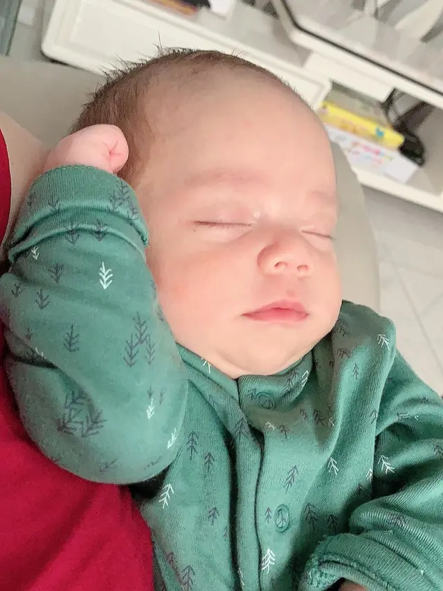 Potret Tampan Anak Keempat Celine Evangelista (sumber: instagram/celine_evangelista)