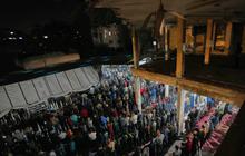 FOTO: Warga Gaza Sambut Ramadan dengan Tarawih Pertama di Masjid Terdampak Perang