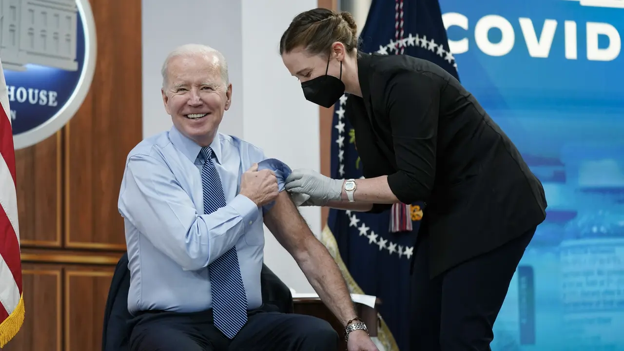 Joe biden Terima Suntikan Booster Vaksin Covid-19 Kedua