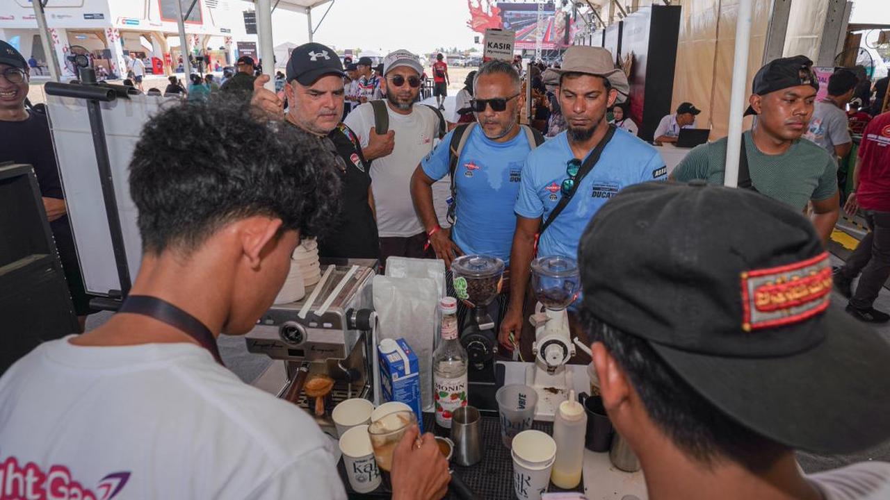 Produk UMKM Jadi Sorotan Wisatawan Dunia di Pertamina Grand Prix of Indonesia 2025