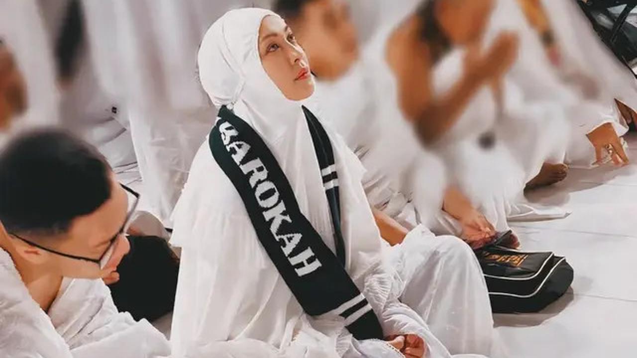 Potret Artis Wanita Mualaf saat Pertama Kali Jalani Ibadah Umrah, Terbaru Mahalini