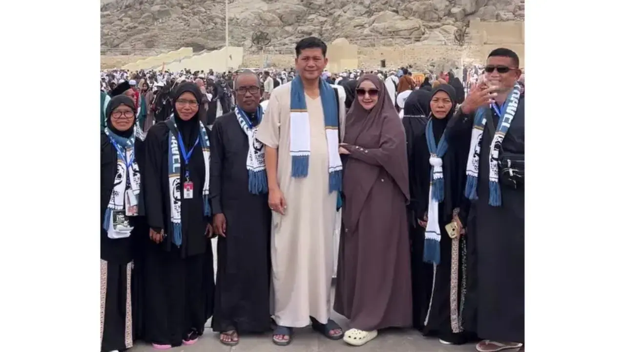Bupati Aceh Selatan Mirwan Ms pergi umrah di tengah bencana banjir yang melanda wilayahnya.