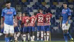 Para pemain Granada merayakan gol penyeimbang 1-1 ke gawang Napoli yang dicetak gelandang Angel Montoro dalam laga leg kedua babak 32 Besar Liga Europa 2020/21 di Diego Armando Maradona Stadium, Kamis (25/2/2021). Granada kalah 1-2 dari Napoli. (AFP/Filippo Monteforte)