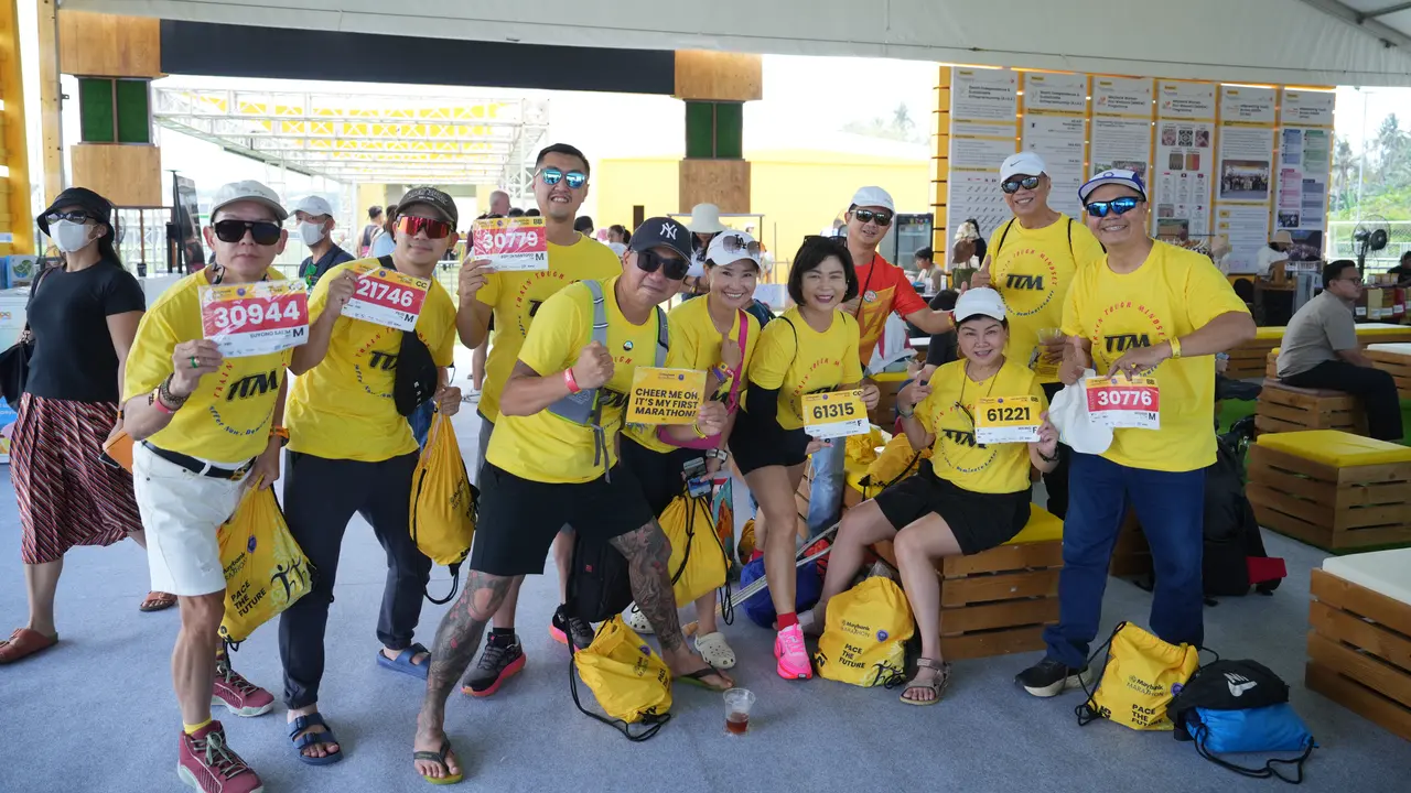 Suasana pengambilan race pack Maybank Marathon 2025