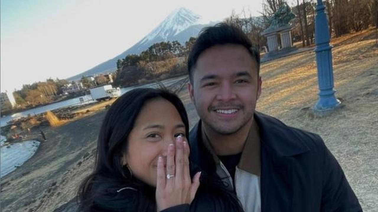 10 Cincin Lamaran Artis di Tahun 2025 yang Memukau, Kilau Romansa