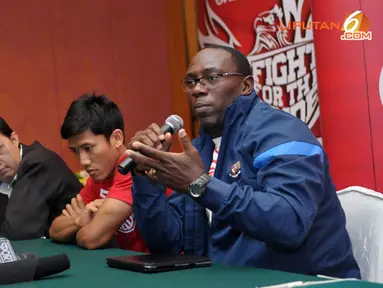 Saat konferensi pers di Jakarta pada 31 Oktober 2013 Pelatih Timnas Indonesia Jacksen F Tiago menegaskan laga lawan Kyrgyzstan adalah untuk membentuk karakter tim dan menjadikannya lebih kuat (Liputan6.com/Helmi Fithriansyah)