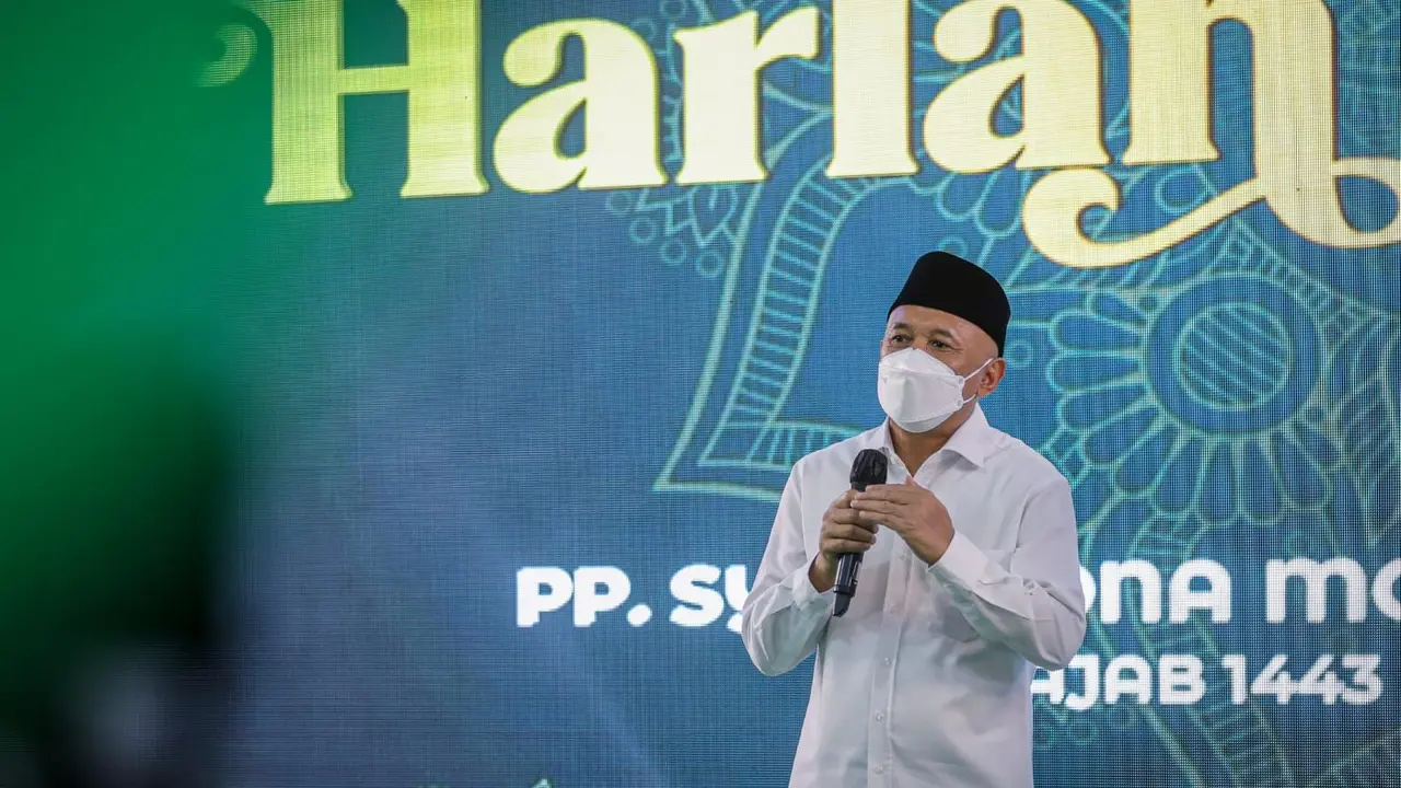 Menteri Koperasi dan UKM Teten Masduki menghadiri penandatangan Nota Kesepahaman (Memorandum of Understanding/MoU) antara KemenKopUKM bersama PBNU (Pengurus Besar Nahdlatul Ulama), terkait peningkatan dan pemberdayaan ekonomi umat di kalangan santri. (Dok
