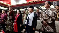 Presiden Joko Widodo (dua kiri) bersama Wapres Jusuf Kalla (kiri), Ketum PDIP Megawati Soekarnoputri (tengah), Ketum Partai Gerindra Prabowo Subianto (kanan), dan wapres terpilih Ma'ruf Amin (dua kanan) saat menghadiri Kongres V PDIP di Bali, Kamis (8/8/2019). (Liputan6.com/JohanTallo)