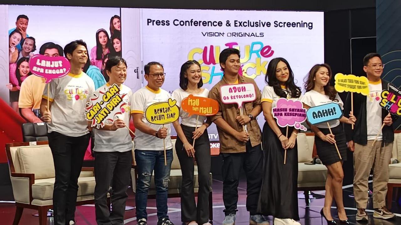 Adu Akting Seru Ajil Ditto dan Davina Karamoy Tersaji di Serial 'Culture Shock