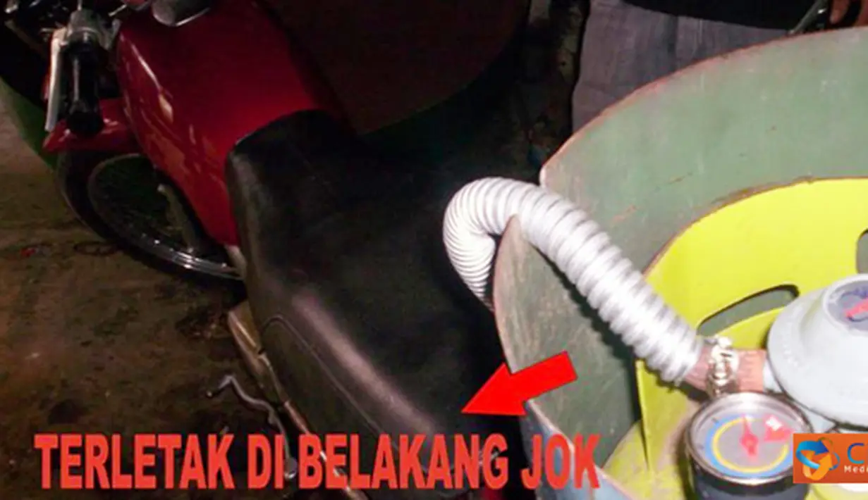 Citizen6: Tabung LPG di masukkan dalam tangki tersendiri yang diletakkan di belakang jok, agar tidak mengganggu pengendara. 
