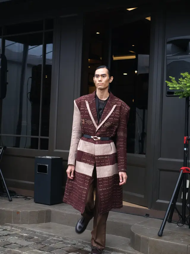 Temma Prasetio Bawa Koleksi Berbalut Tenun NTT ke Dubai Fashion Week 2023