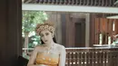 Outfit yang kental adat Bali ini membuat penampilan Jessica Iskandar bak orang bangsawan. aksesori keemasan. Mulai dari kalung berliontin dengan aksen mutiara serta anting-anting membuat Jedar elegan. (Liputan6.com/IG/@inijedar)