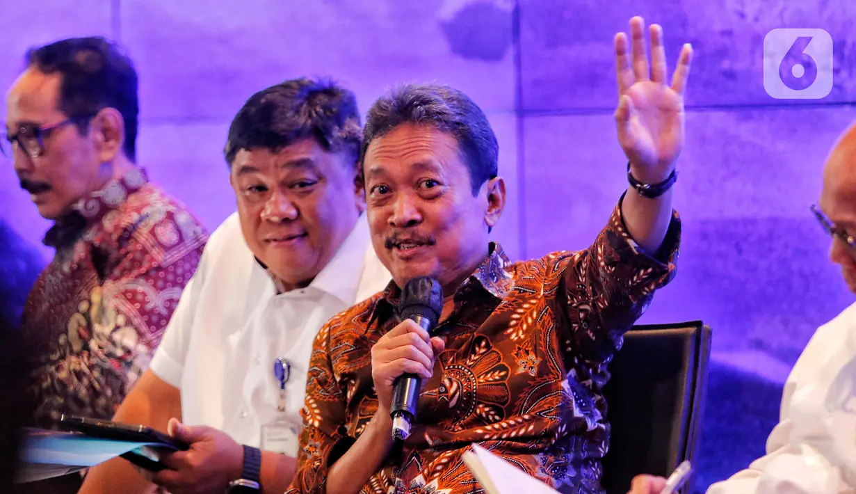"Atas dasar itu terbitlah PP, boleh kalau diperbolehkan untuk reklamasi, yang diperbolehkan untuk reklamasi maka reklamasi harus dilakukan dengan pasir hasil sedimentasi," imbuh Trenggono. (Liputan6.com/Angga Yuniar)
