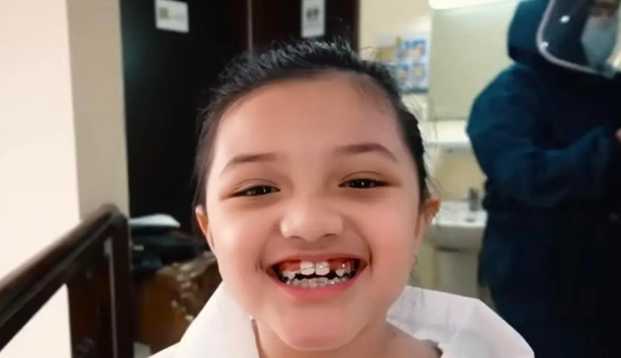 Banyak netizen yang memuji penampilan Arsy yang semakin imut, bagaimana menurutmu Sahabat Fimela? (YouTube/The Hermansyah A6).