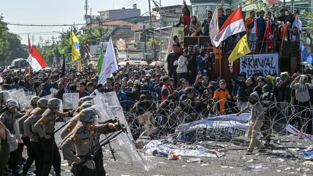 Demo Tolak Revisi UU Pilkada, Mahasiswa dan Masyarakat Surabaya Kecam Sikap DPR