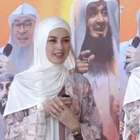 5 Potret Kimberly Ryder Tampil Berhijab, Tampilan Syar'i yang Elegan (credit: instagram.com/kimbrlyryder).