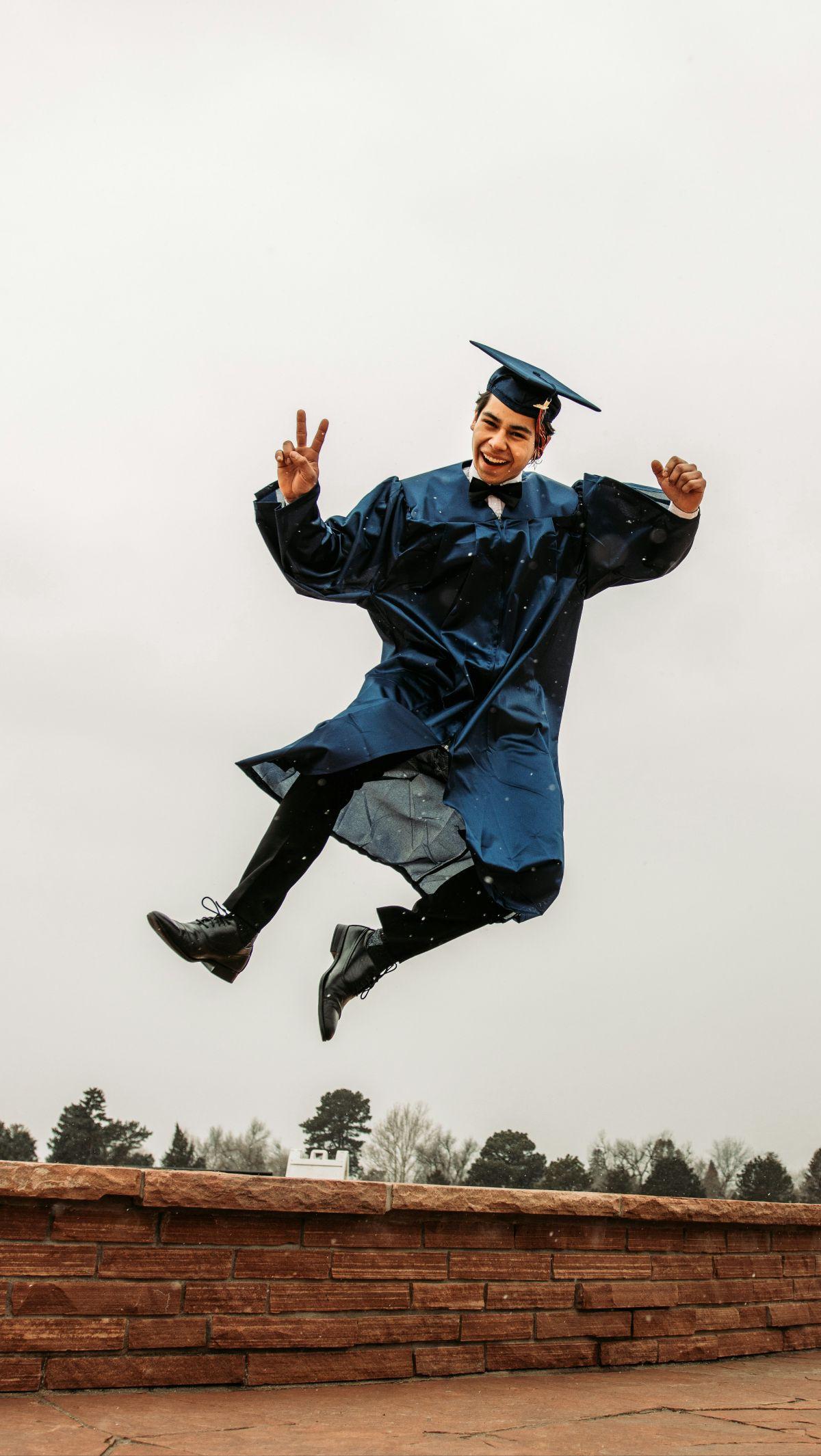 <b>Kata-Kata Banner Wisuda Lucu Bijak</b>