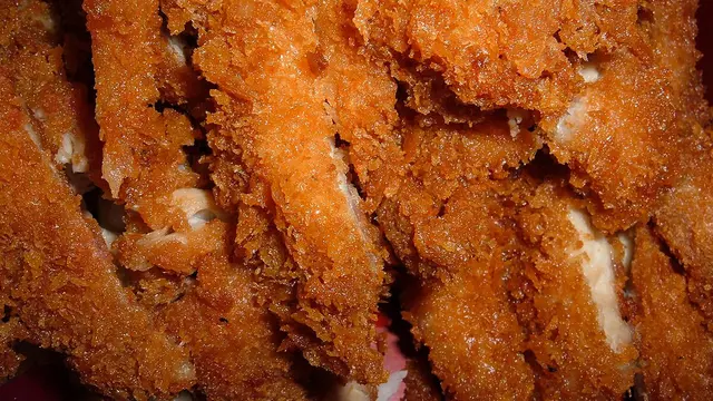 Sepiring Chicken Katsu tampak dekat