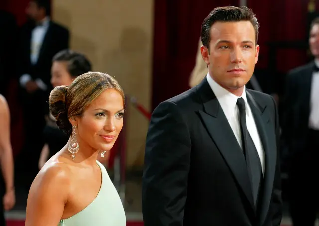 Di penghujung tahun ini, film yang dibintangi Ben Affleck, Gone Girl rilis. Jennifer Lopez tak tampak canggung memberi dukungan.
