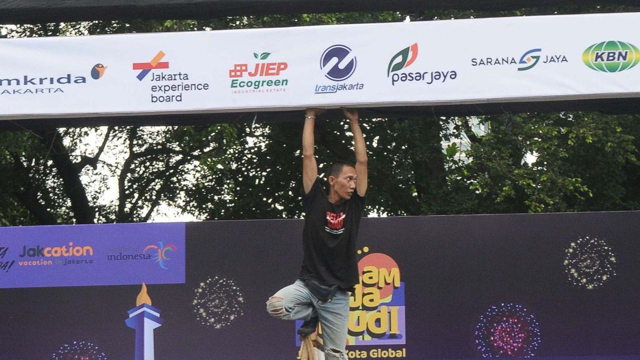 Selain itu, Pemprov DKI juga akan menggelar Jakarnaval yang akan menampilkan 11 mobil hias dan pertunjukan drumband PDSI, serta para penari dari pelajar SMA/SMK di Jakarta.&nbsp;<br>