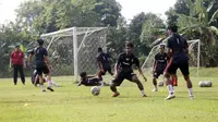 Pemain Persija, Osvaldo Haay, saat sesi latihan di Lapangan Nirwana Park, Bojongsari, Depok, Rabu (25/5/2022). (Bola.com/M Iqbal Ichsan)