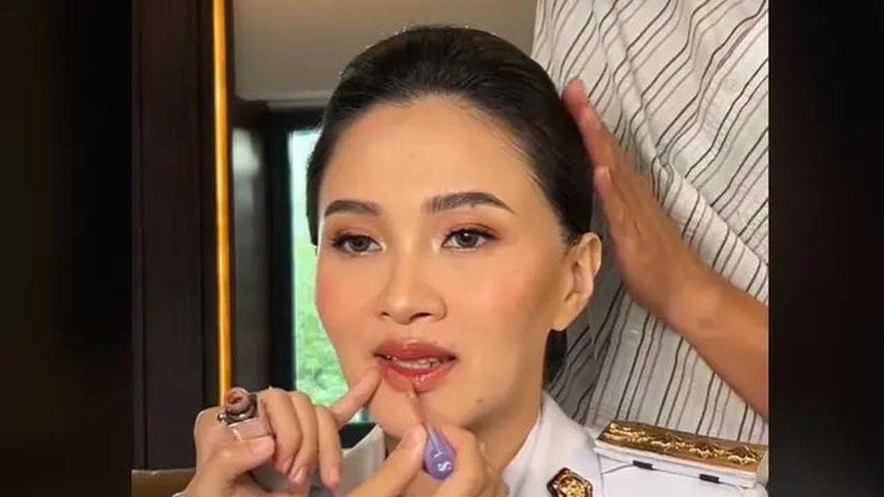 Pakai Kostum Duyung, Gubernur Sherly Tjoanda Unjuk Skill Menyelam dan Keindahan Pantai Siko Maluku Utara