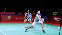 Ganda campuran Indonesia Praveen Jordan / Melati Daeva Oktavianti saat melawan Dhruv Kapila / Reddy N. Sikki (India) pada babak pertama Daihatsu Indonesia Masters 2021 di Bali International Convention Center, Rabu (17/11/2021). Praveen / Melati kalah 11-21 dan 20-22 dalam 30 menit. (HUMAS PP PBSI)