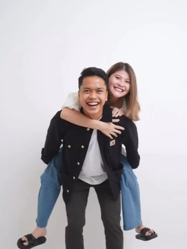 Potret Anthony Ginting dan Mitzi Abigail, Dilamar Setelah Bertahun-Tahun Pacaran