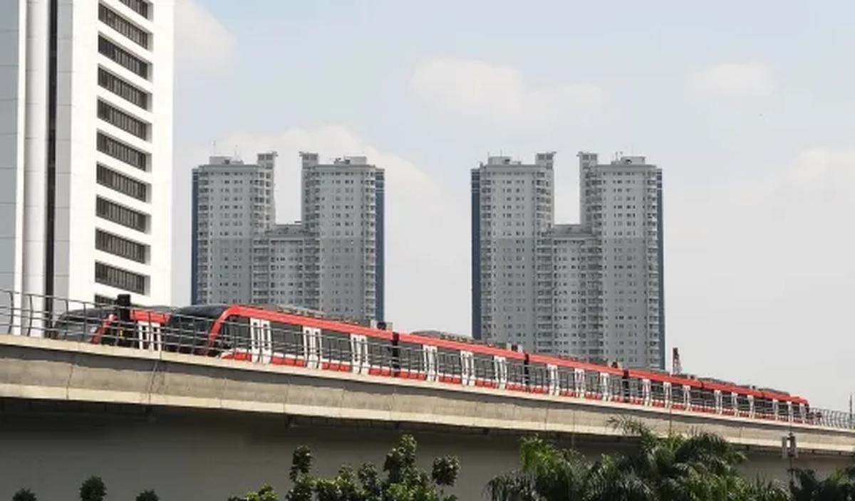 Kelima, masyarakat diperkenankan untuk makan di stasiun, namun tidak diperkenankan di dalam kereta.