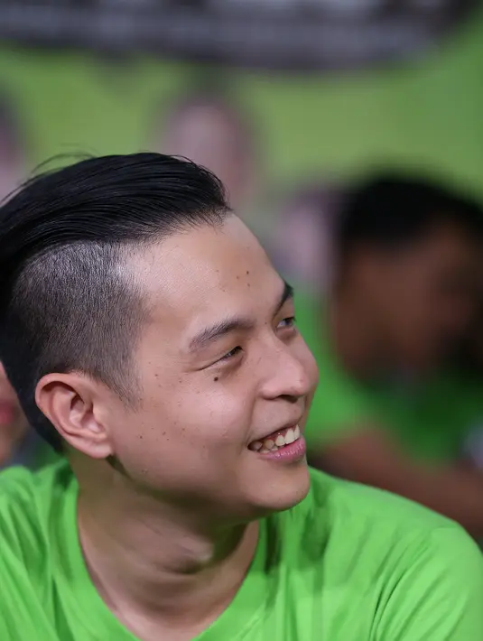 "Kalau film ada beberapa yang harus di dramatisir. Benang merah ceritanya benar, tapi adegan enggak 100 persen benar. Kalau dibikin sesuai, itu nantinya bakal basi," jelas komika berusia 33 tahun ini. (Andy Masela/Bintang.com)