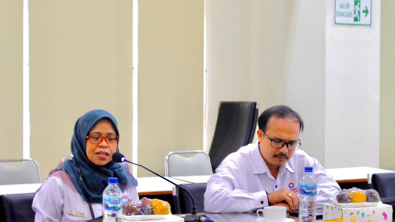 Dari dinas pendidikan, sangat proaktif dan mengupayakan semaksimal mungkin. Termasuk, perhatian dari Pemprov, Sekda (sekreraris daerah), semua komitmen, termasuk sekolah.