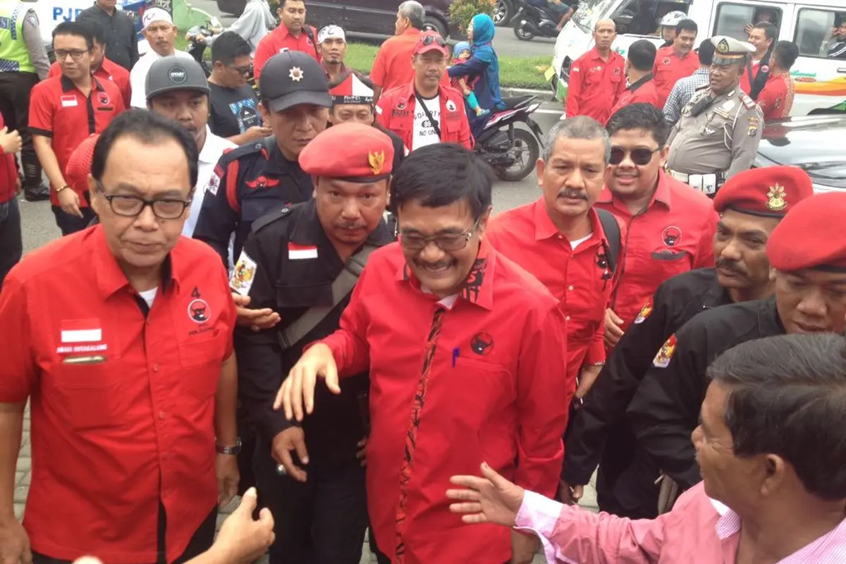 Djarot Saiful Hidayat-Sihar Sitorus mendaftar ke KPU Sumatera Utara.