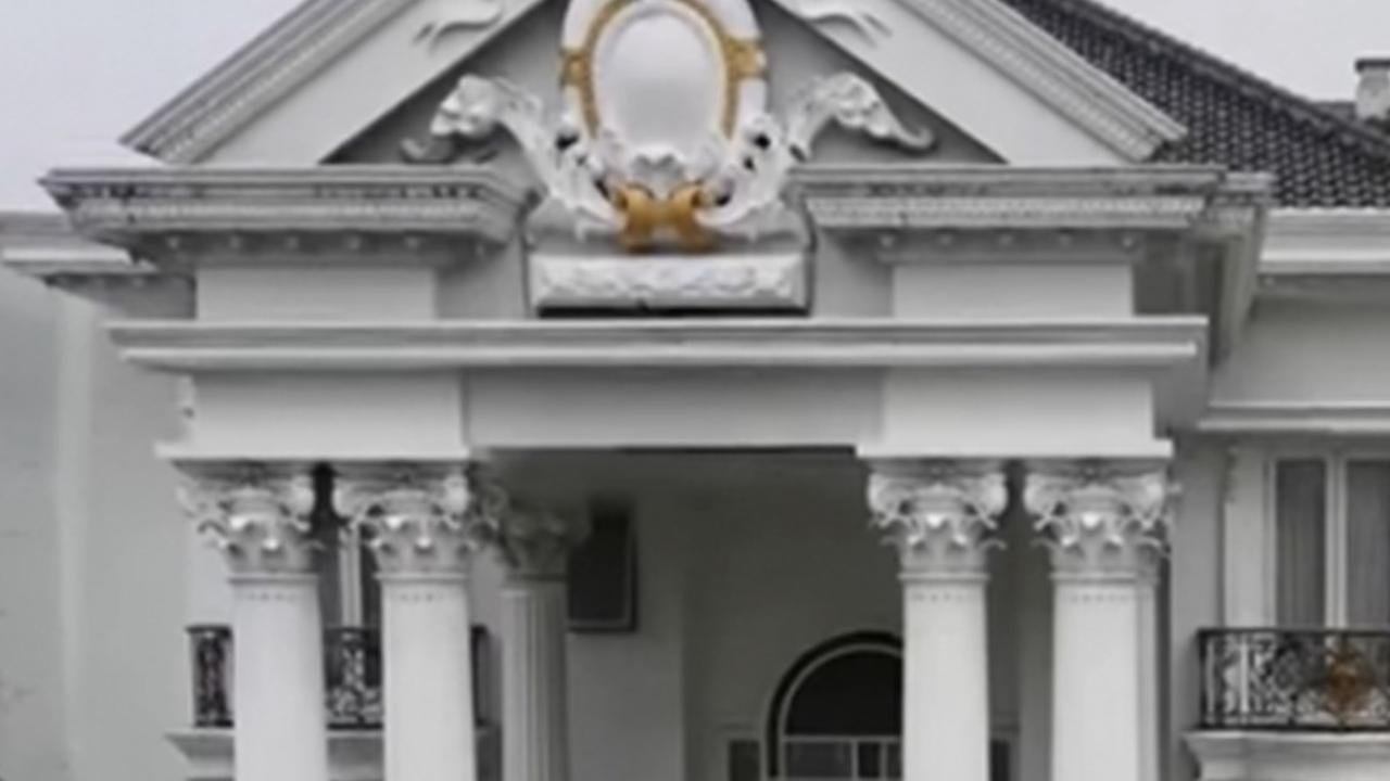 Dulu Pernah Tinggal di Kontrakan, Kini Deretan Artis Tajir Melintir Rumahnya Bak Istana