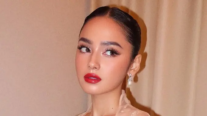 Syifa Hadju Tampil Glamor dengan Kebaya korset. [@vinkimakeup]