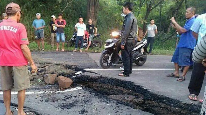 Jalur Cirebon - Bandung Amblas, Bus dan Elf Dilarang Melintas