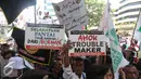 Ratusan warga Luar Batang berdemo di depan gedung KPK, Jakarta, Selasa (3/5/2016). Mereka menuntut agar KPK menangkap Gubernur DKI Jakarta Basuki T Purnama (Ahok). (Liputan6.com/Faizal Fanani)