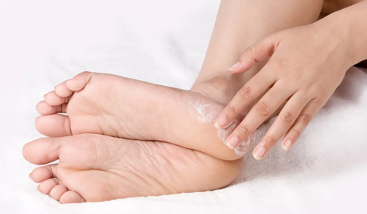Tips kaki lecet saat mengenakan sepatu baru. (beautyheaven.com)