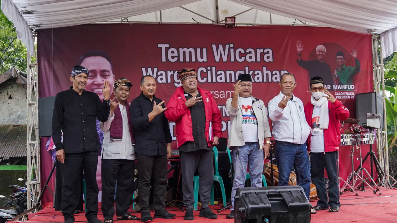 Tim Pemenangan Nasional (TPN) Ganjar Pranowo-Mahfud Md bersama Tim Pemenangan Daerah (TPD) Banten melakukan kampanye di Bayah, Banten pada Jumat (19/1/2024) yang turut dihadiri Ketua TPD Ganjar-Mahfud Banten Rano Karno.