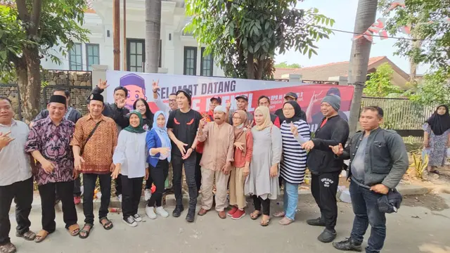 Once Mekel berpartisipasi dalam khitanan massal yang diselenggarakan untuk warga.
