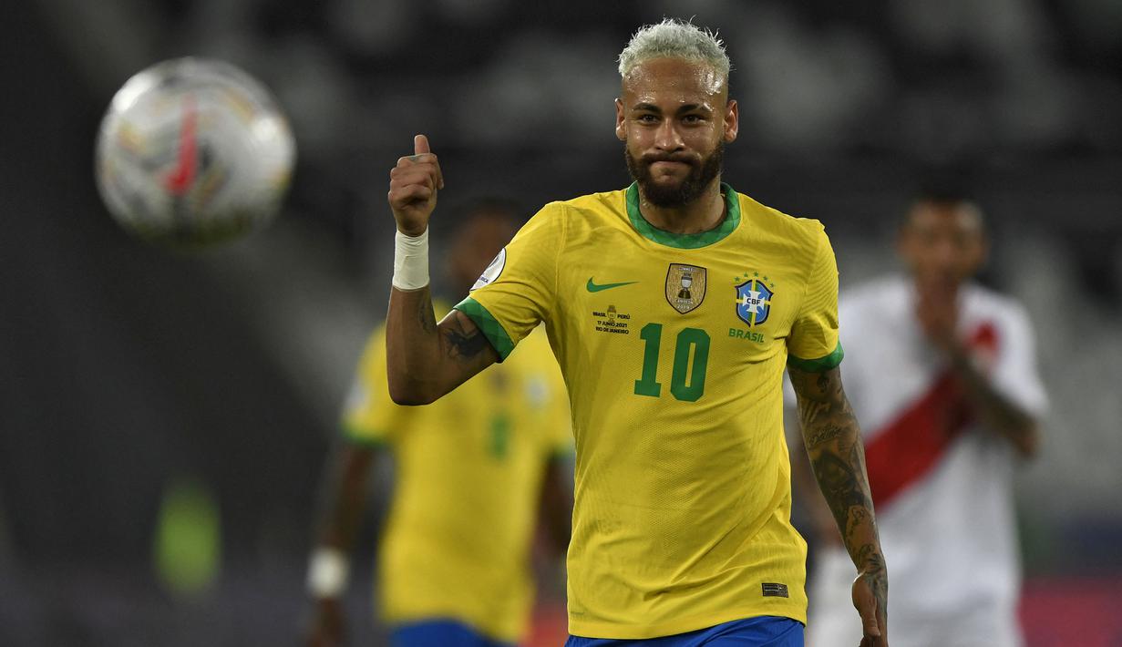Neymar bisa dibilang pemain terbaik Brasil sejauh ini. Terbukti dirinya telah membukukan dua gol dan dua assist dari tiga pertandingan yang telah dilalui. Saat ini Brasil semakin mantap di posisi teratas klasemen sementara Grup B Copa America 2021 dengan torehan 9 poin. (Foto: AFP/Mauro Pimentel)
