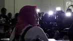 Dokter Fiera Lovita saat memberikan keterangan pers, Jakarta, Kamis (1/6). Fiera menjelaskan adanya intimidasi setelah mengunggah postingan di akun media sosial miliknya yang dinilai melecehkan Rizieq Shihab. (Liputan6.com/Johan Tallo)