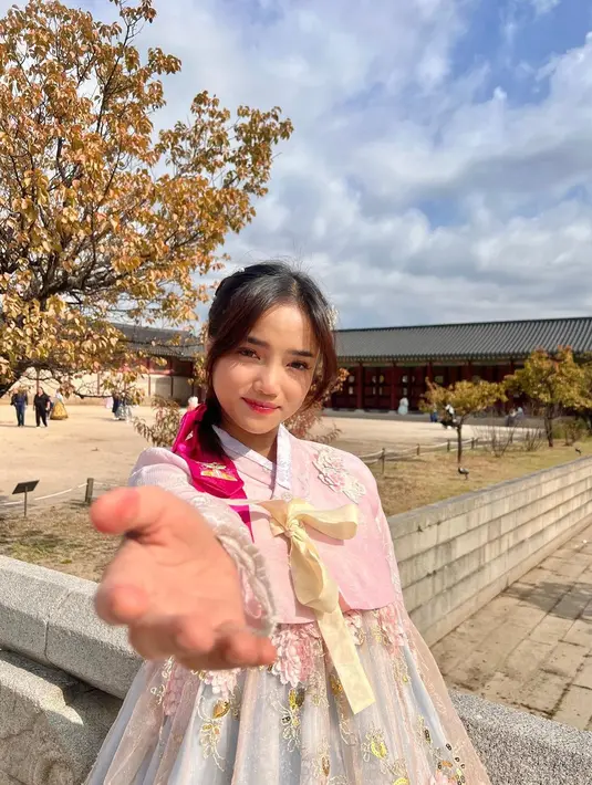 Fuji An pakai Hanbok [Instagram/fuji_an]