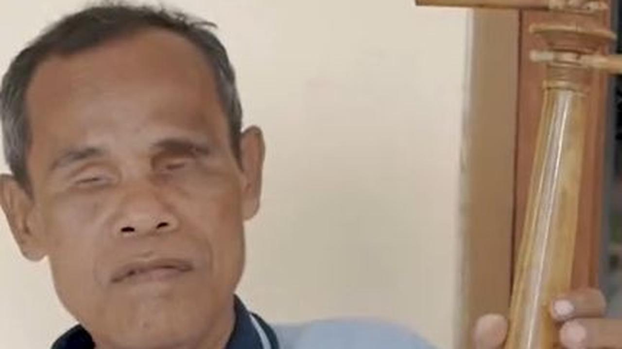 Kisah Inspiratif Apih Uta, Lentera Bagi Rebab Sunda yang Hampir Punah