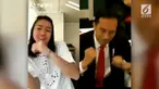 Goyang dayung menyebar di aplikasi Tik Tok dan menjadi yang populer. Banyak pengguna Tik Tok yang menirukan gaya Presiden Joko Widodo saat goyang dayung di pembukaan Asian Games 2018.