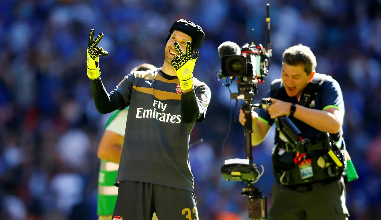 Ekspresi kiper Arsenal, Petr Cech, setelah Community Shield 2015 di Stadion Wembley, Inggris. Minggu (2/8/2015) malam WIB. (Reuters/Darren Staples