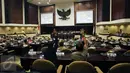 Sidang Paripurna Luar Biasa DPD dibanjiri interupsi dari Anggota DPD yang setuju dan tidak setuju lantaran ketua DPD Irman Gusman di berhentikan di Gedung DPR, Jakarta, Rabu (5/10).(Liputan6.com/Johan Tallo)